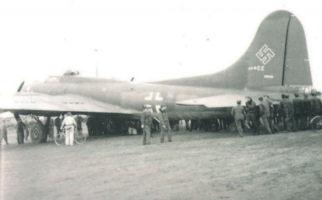 B-17F-85-BO “Flak Dancer” (42-30048) from 544BS 384BG.jpg