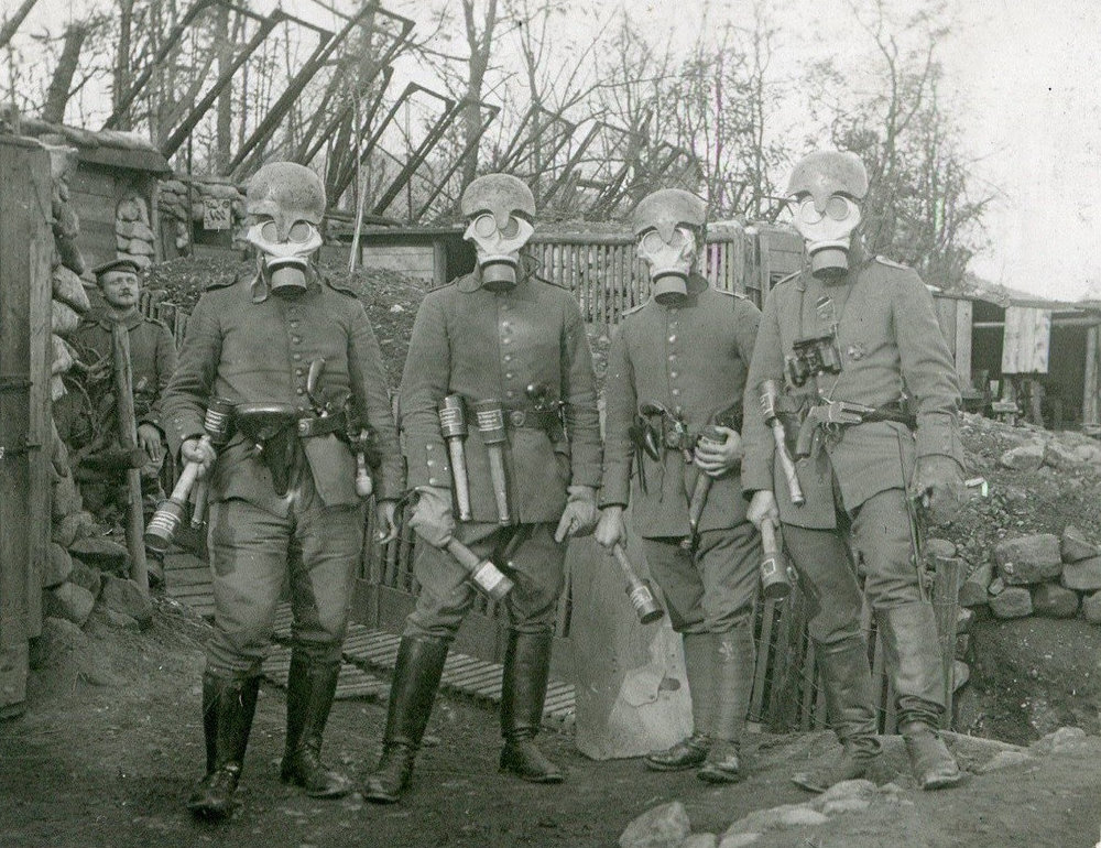 german-stormtroopers-with-gas-masks-and-grenades.jpg